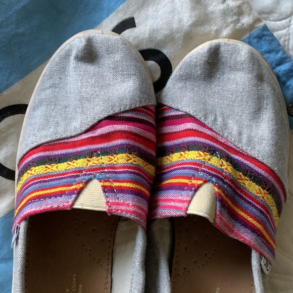 Tom’s Canvas Multi Color & Gray Flats, W6 or 6.5 (36.5 cm), Summer Casual, EUC - Picture 2 of 6